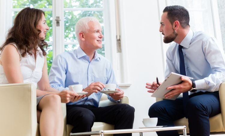 An investor talking with a hard money lender - ECF