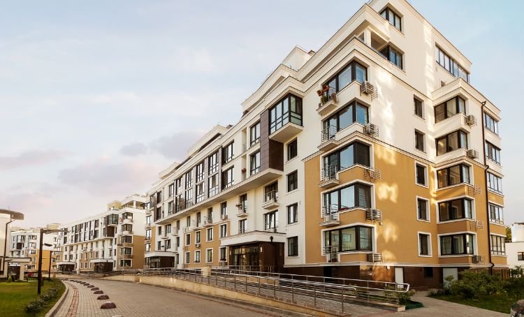 A multifamily apartment block in an American city - ECF