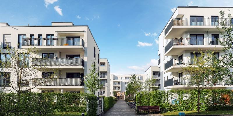 Apartment buildings for rent in the US - Best Rental Markets for Spring​