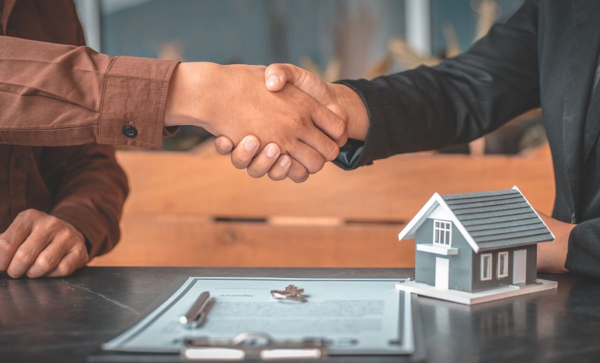 A property investor shaking on a DSCR loan agreement with Express Capital Finance