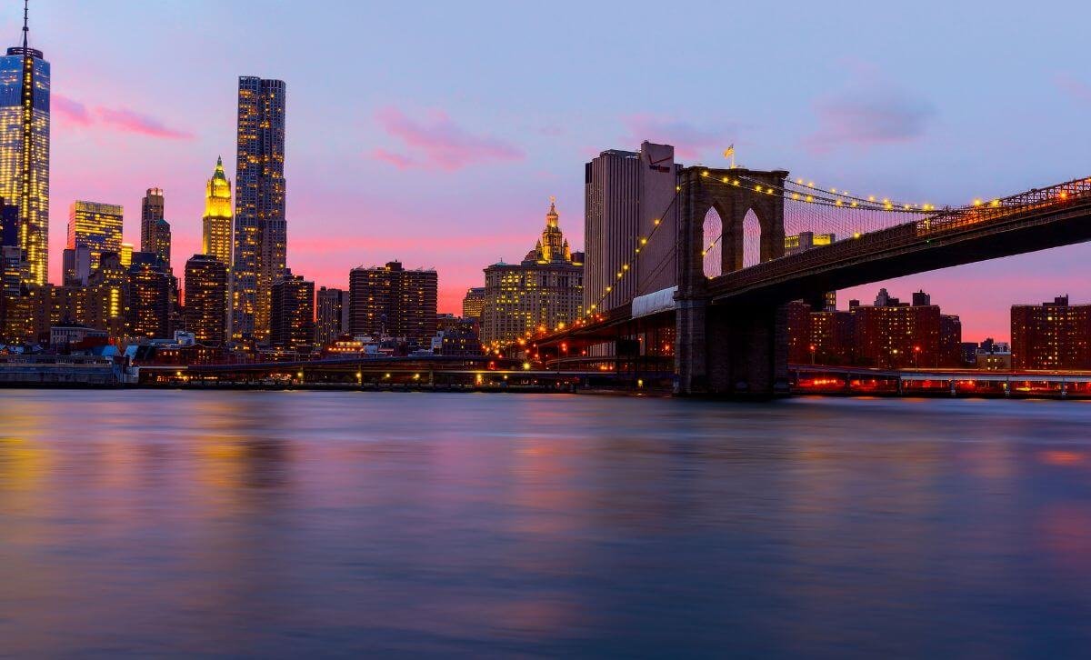 The brooklyn bridge over the Hudson River in New York - Express capital Financing