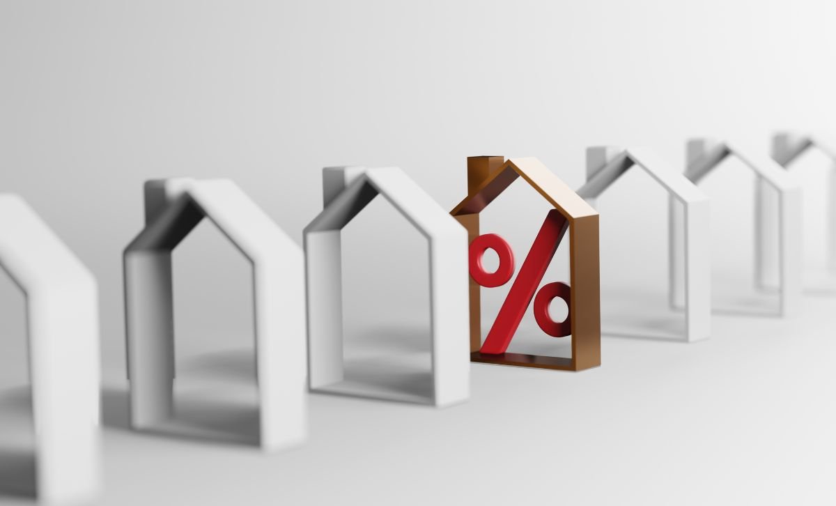 Houses with percentage signs  - Volatility of market rates - Express Capital Financing