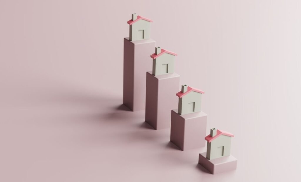 A series of houses on ascending bars - Volatility of market rates - Express Capital Financing