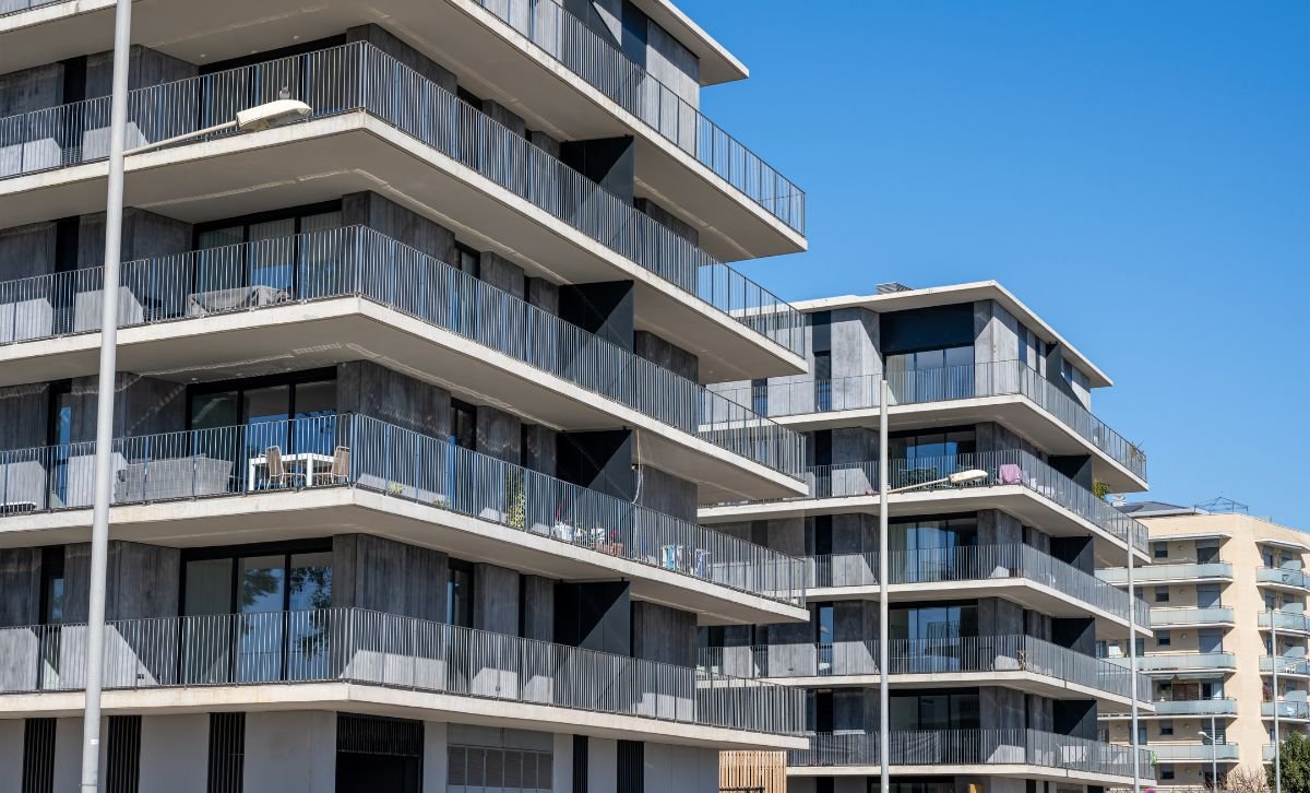 A large multi-family property in the sunlight - Express Capital Financing
