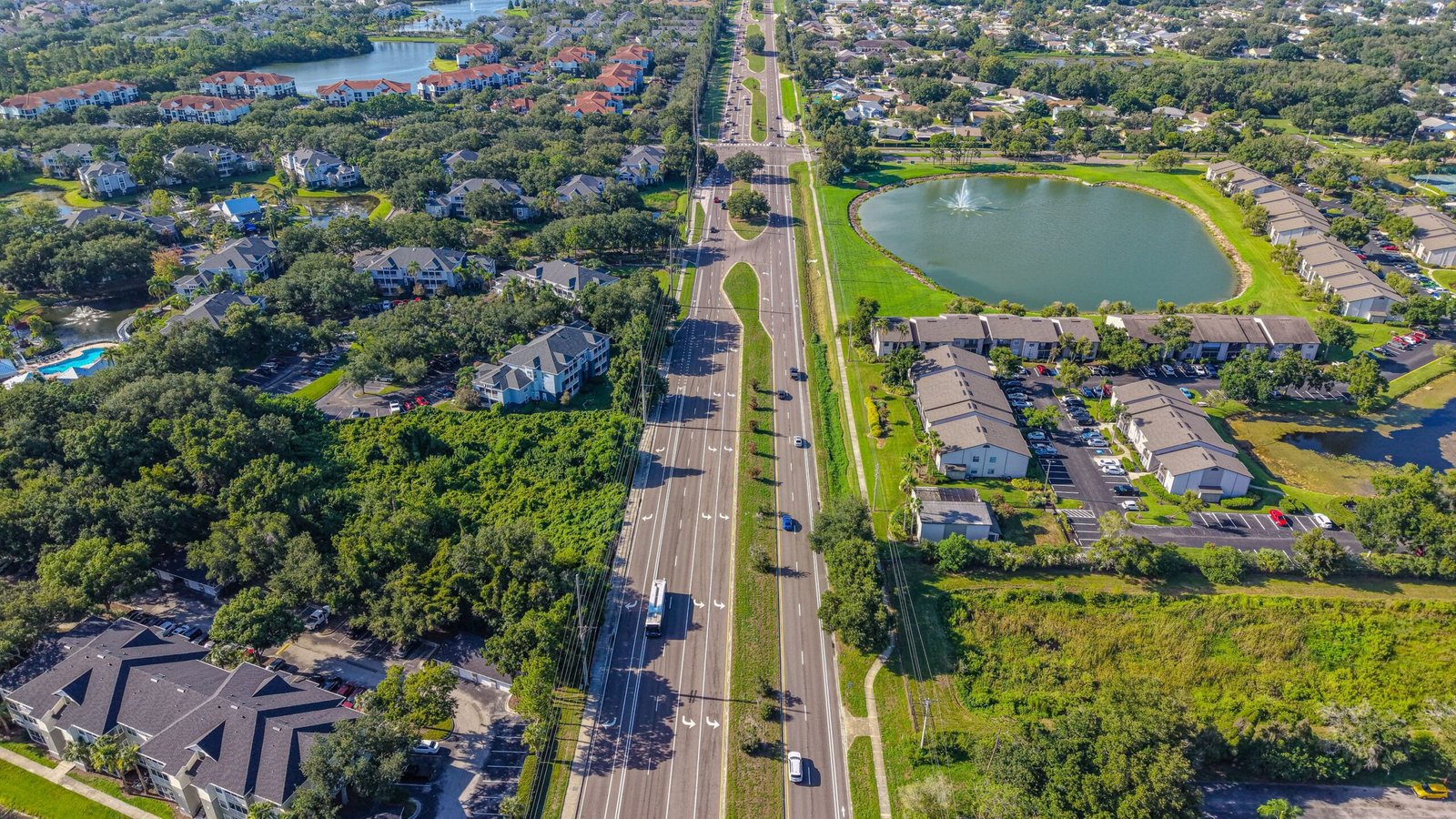 A bird's-eye view of a long street in Tamp, Florida - Express Capital Financing